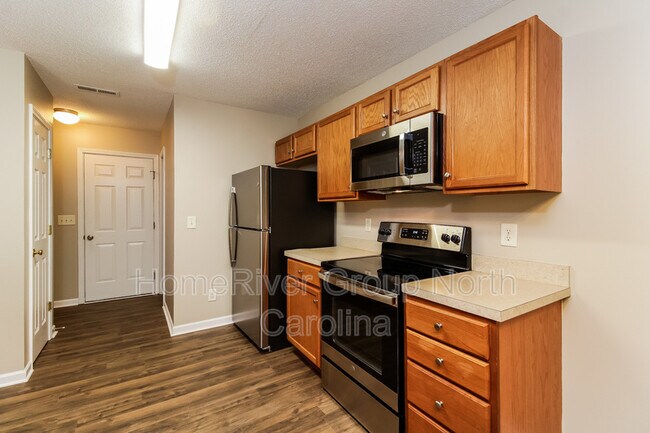 Foto del edificio - 4802 Chapel Ridge Dr