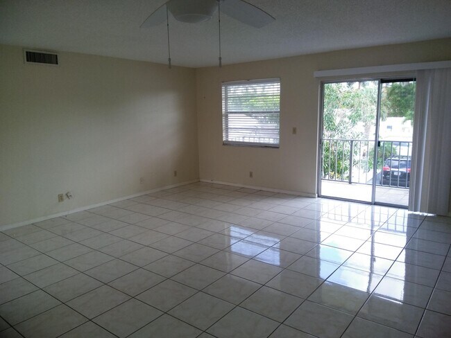 Building Photo - 720 N Dixie Hwy