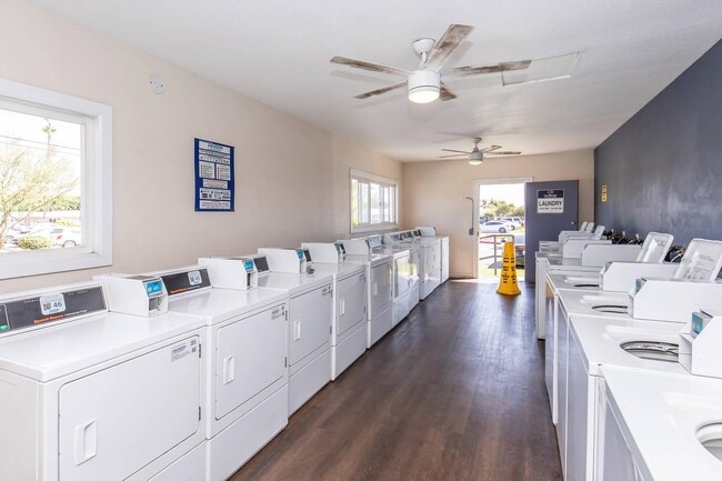 Building Photo - Las Brisas