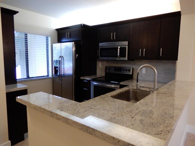Foto del edificio - 6585 Somerset Dr