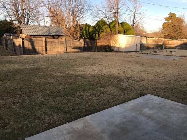 Foto del edificio - 2229 Churchill Pl