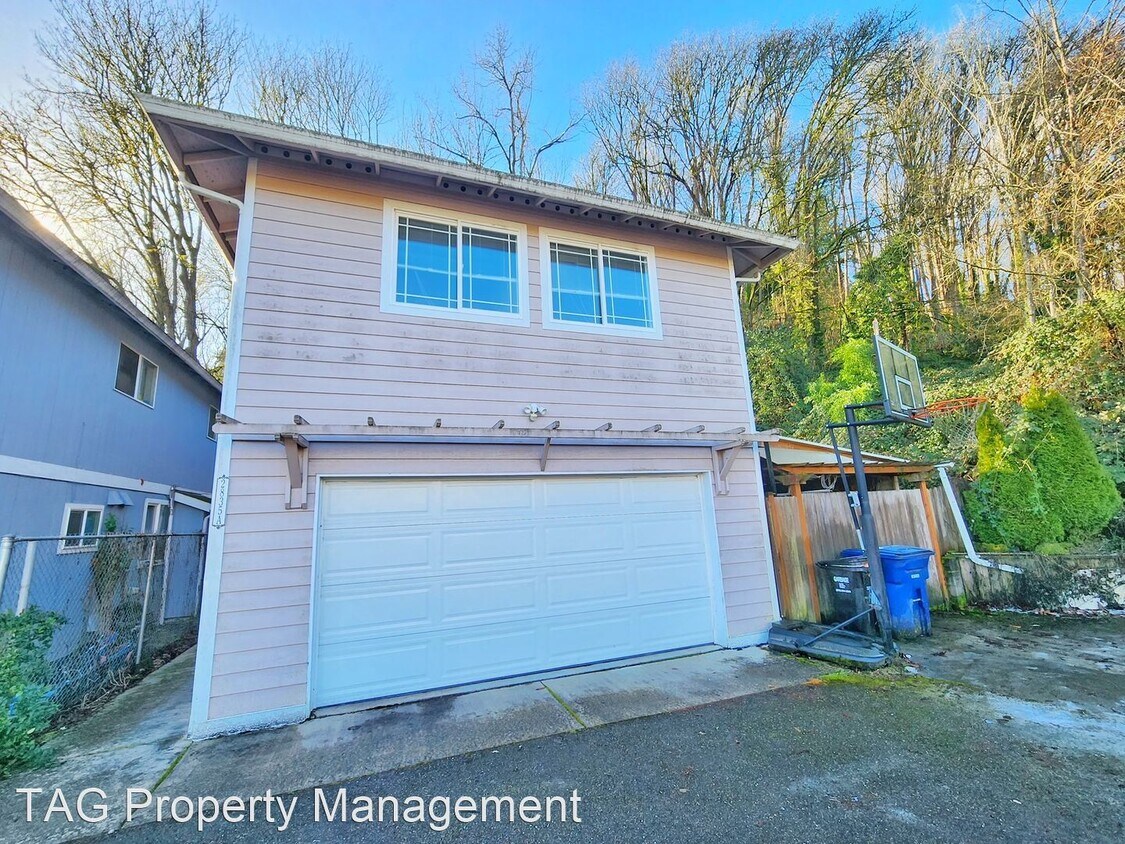 Primary Photo - 5 br, 3.5 bath House - 2835A S Alaska Pl