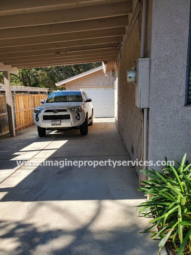 Building Photo - 2 bd 1 bath Cut Cottage For Rent Carmichael