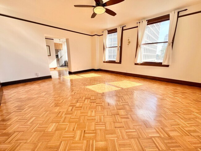 Foto del edificio - Ocean View Living in the Heart of Long Beach – 1 Bed / 1 Bath Corner Condo
