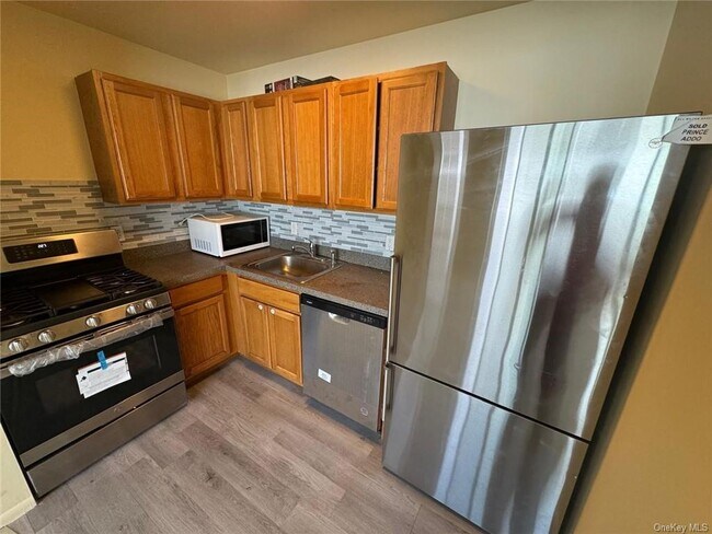 Building Photo - 107 Cove Ct