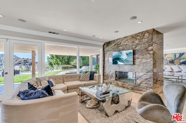Foto del edificio - 2177 Summitridge Dr