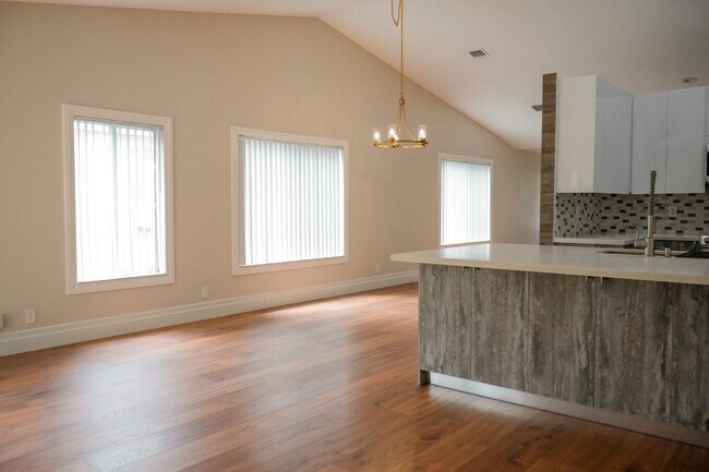 Building Photo - 1261 Majesty Terrace