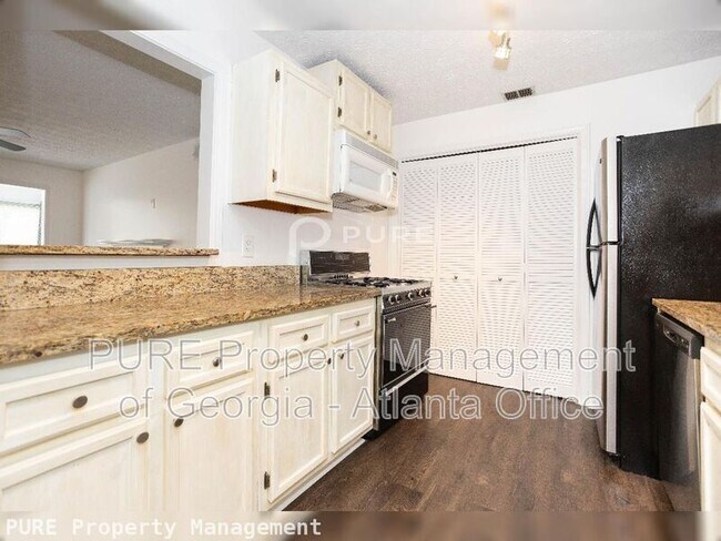 Foto del edificio - 2408 Country Park Dr