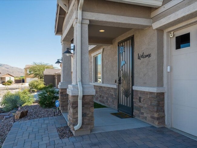 Building Photo - 3 Bedroom, 2.5 Bath