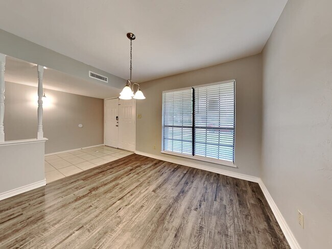 Building Photo - 621 Beechwood Dr