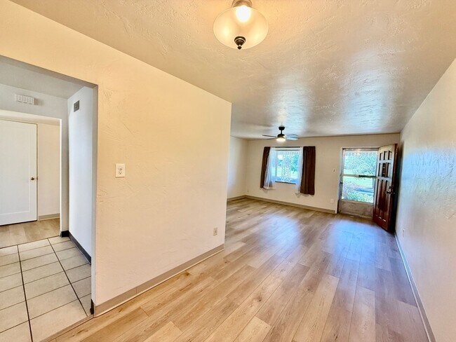 Foto del edificio - 1304-1308 E Pikes Peak Ave