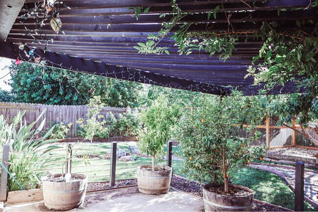 Building Photo - 3404 Red Barn Ct