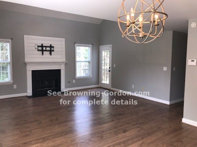 Building Photo - Adorable 3 bedroom home located in the Som...