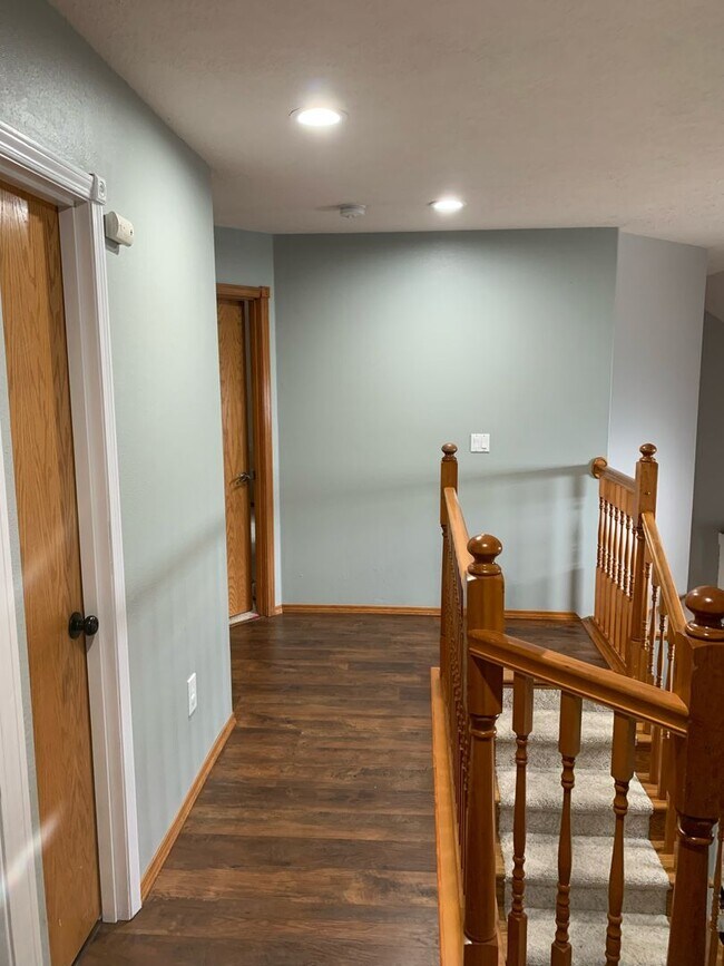 Building Photo - AVAILABLE NOW! 3bd/2.5ba with 2-Car Garage...