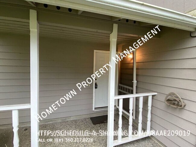 Building Photo - Adorable 3 Bedroom 1.5 Bath Townhouse in L...