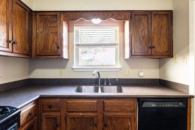 Foto del edificio - Updated 2 Bed / 1.5 Bath Townhouse in the Heart of Maumelle — $1,075/Month
