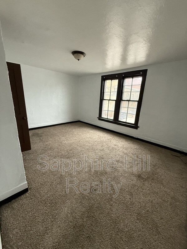 Foto del edificio - 1423 E 33rd St