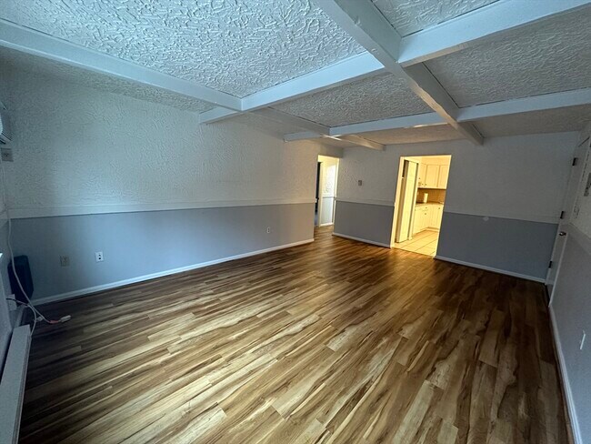 Foto del edificio - 53 Swanson Ct