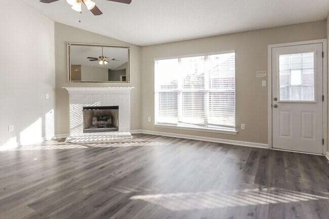 Foto del edificio - 10953 Oak Leaf Dr