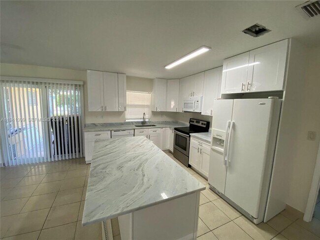 Building Photo - 851 SW 63rd Way