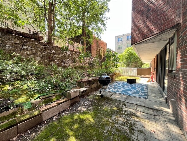 Building Photo - 147 Kelton St