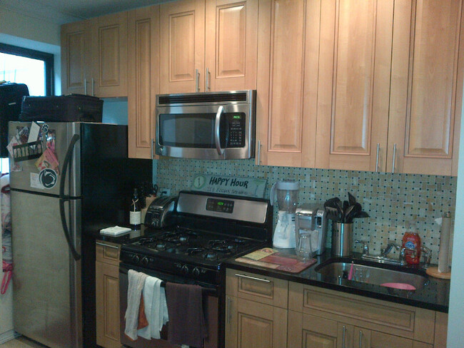 Building Photo - 325 3rd Ave