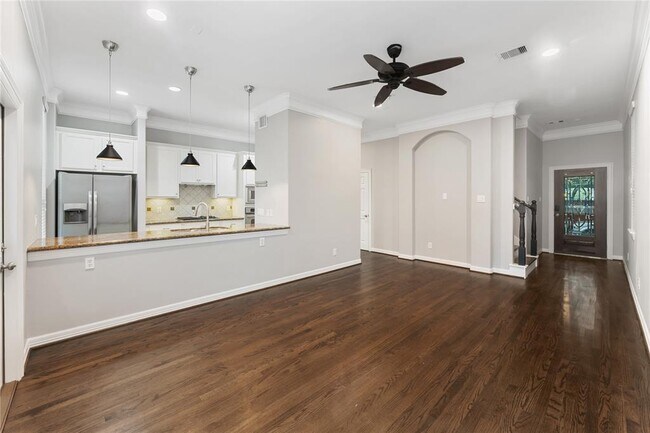 Foto del edificio - 3329 New Garden View Ln