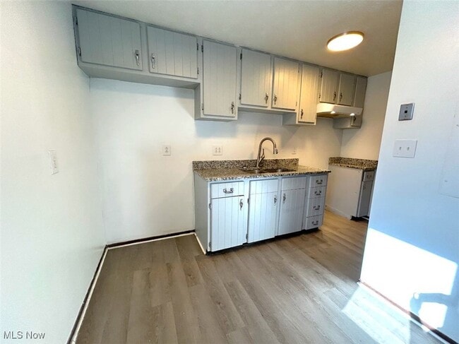 Foto del edificio - 28 Pioneer Dr