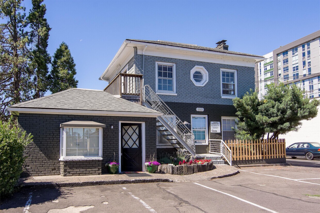 Primary Photo - 950 Patterson St