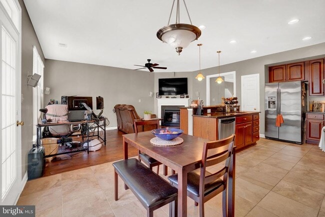 Foto del edificio - 2460 Eastbourne Dr