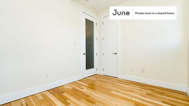 Foto del edificio - Private bedroom in 4 bed/1 bath Home