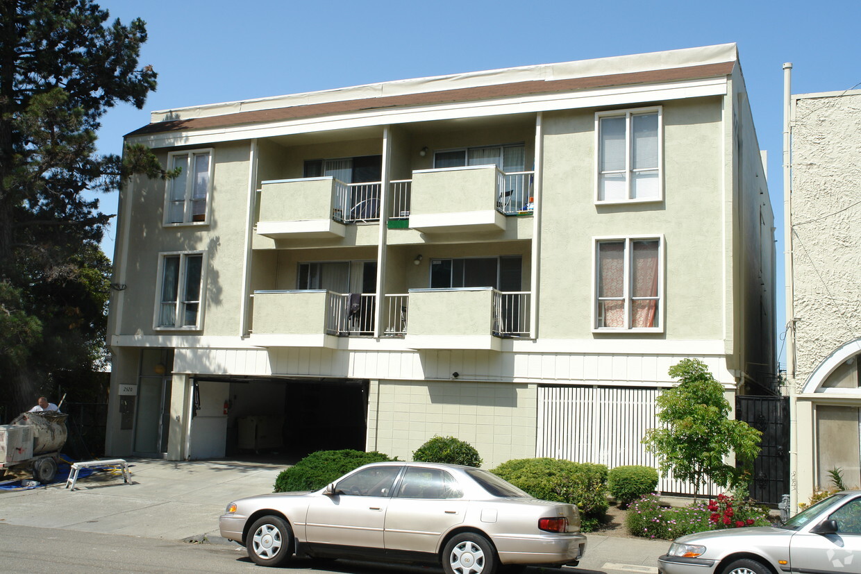 Building Photo - 2520 Regent St
