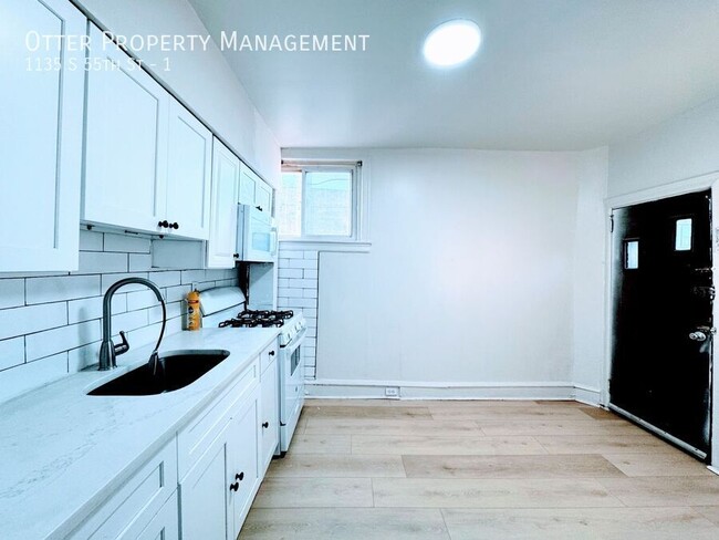Building Photo - 1135 S 55th St