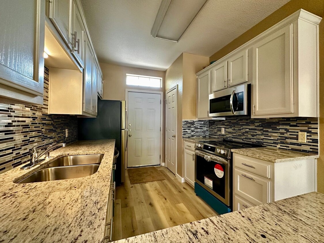 Primary Photo - 4/4 Duplex in the Baylor Bubble!