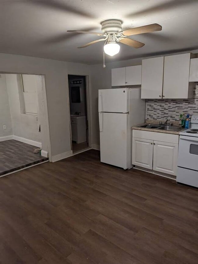 Building Photo - 1537 SW 44th Ave