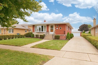 Building Photo - 4537 W 100th Pl