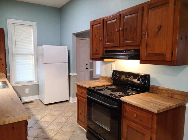 Galley Kitchen w/ Stove, Ref, and dishwasher - 314 Oak St NE