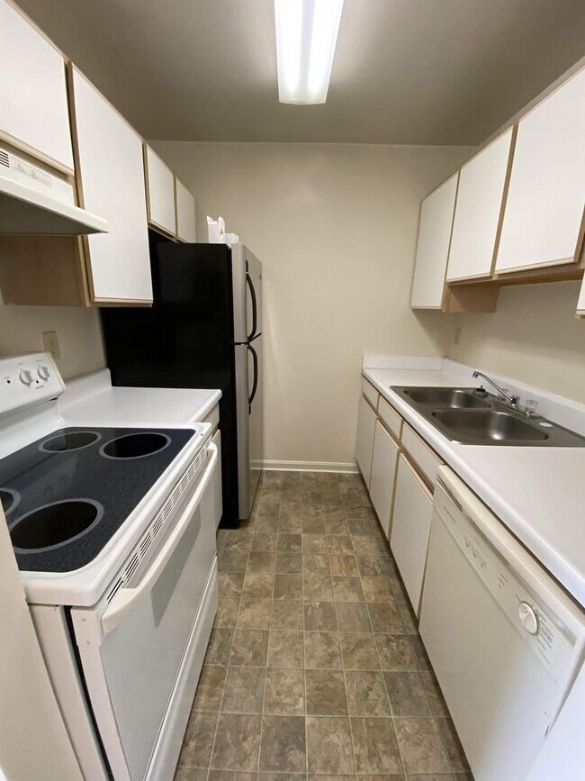 Building Photo - 76 Red Maple Court 100