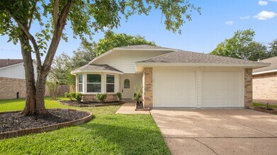 Building Photo - 4007 Green Crest Dr