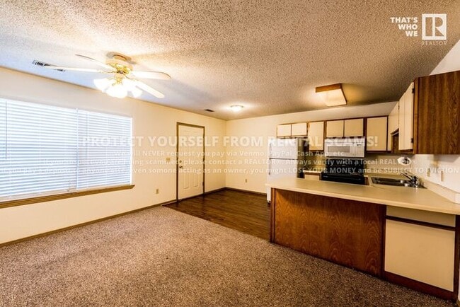 Photo - 686 W Martha Dr House