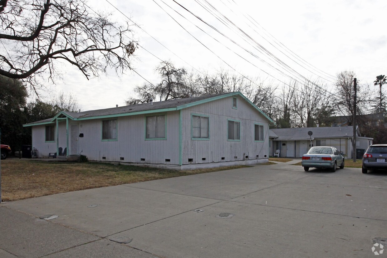 Primary Photo - 656-666 Plaza Ave