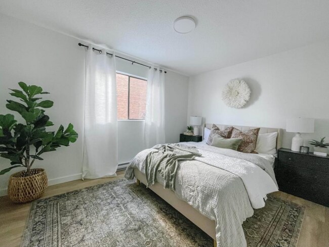 Photo du bâtiment - 430 Stewart Ave