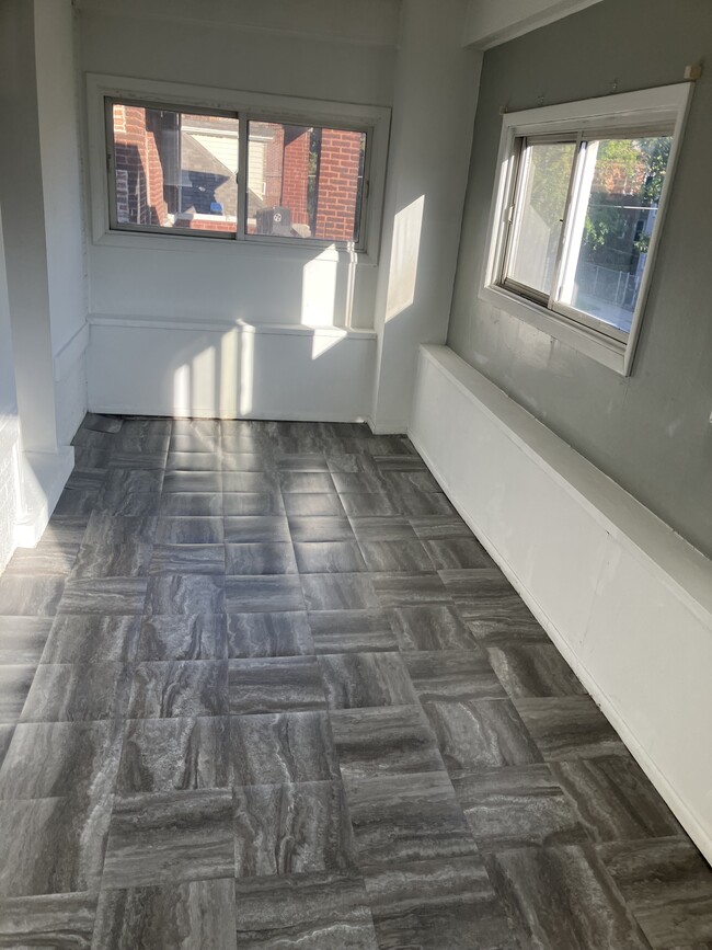 Foto del edificio - 2404 E 74th St