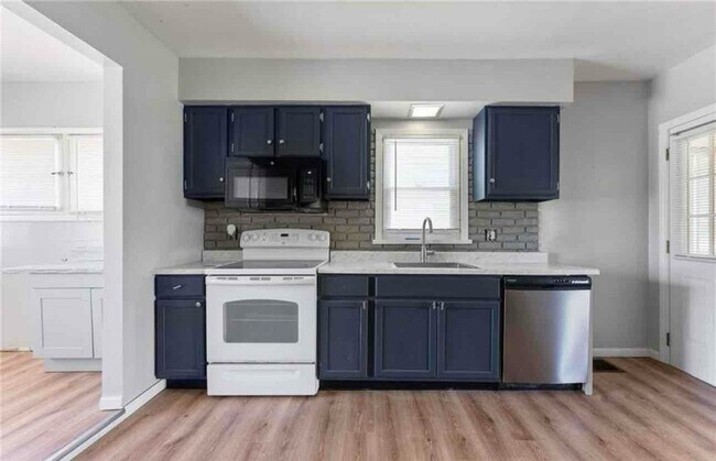 Foto del edificio - 550 Devitt Ave