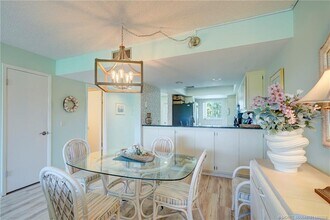 Building Photo - 5532 NE Gulfstream Way