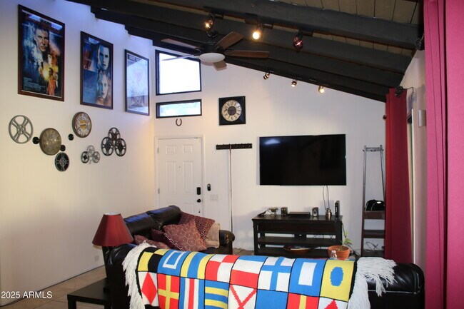Foto del edificio - 4722 N 10th Pl