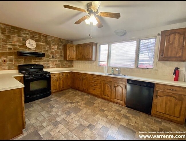 Building Photo - 20 Webster St