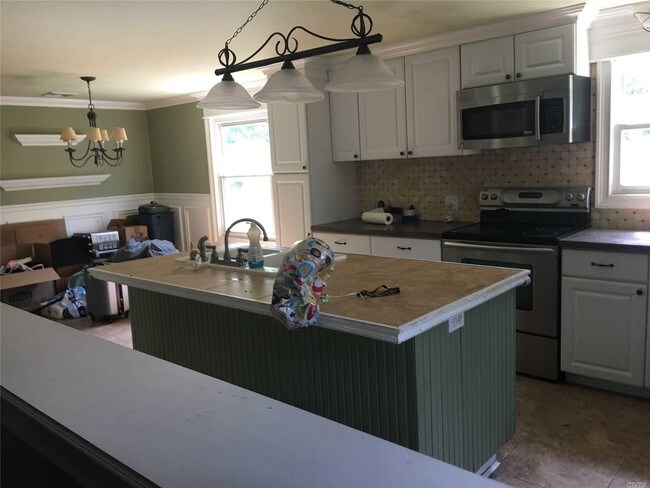 Foto del edificio - 28 Crestwood Dr