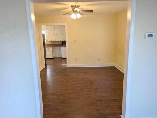 Foto del edificio - 1826 W Bond St