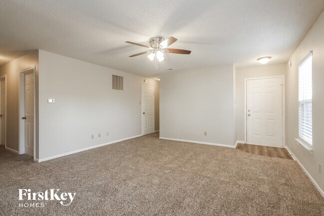 Building Photo - 9212 Wandflower Dr